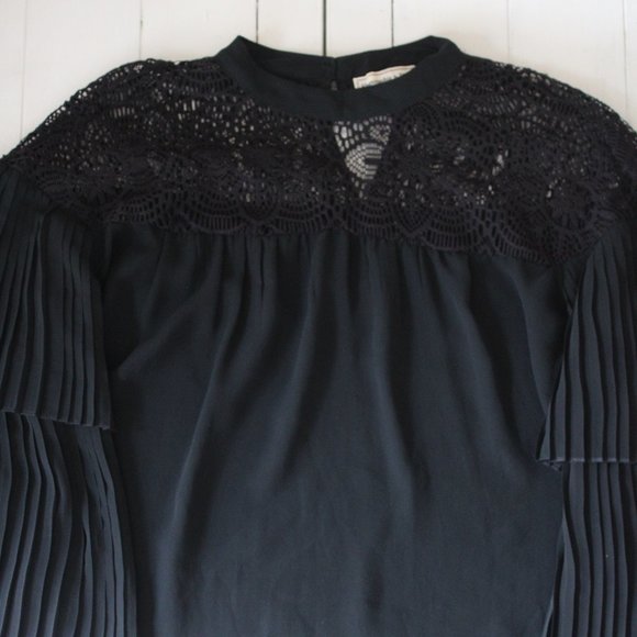 Abercrombie & Fitch, Black Lace Blouse With Pleated Sleeves - Picture 6 of 8
